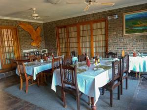 A restaurant or other place to eat at Amatola Mountain View