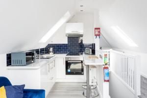 Η κουζίνα ή μικρή κουζίνα στο Beach Loft Luxury Flat