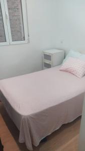 A bed or beds in a room at Apartamento 2 dormitorios cerca de Manuel Becerra