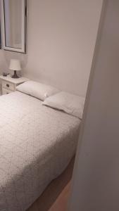 A bed or beds in a room at Apartamento 2 dormitorios cerca de Manuel Becerra
