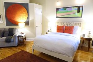 Cama ou camas em um quarto em Henry Norman Hotel