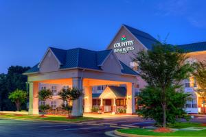 a hotel with a sign that reads county inns at Country Inn & Suites by Radisson, Chester, VA in Chester