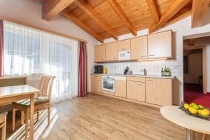Kuchnia lub aneks kuchenny w obiekcie Appartements Olympia