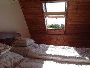 Katil atau katil-katil dalam bilik di Lovagvár Apartments +59 gambar