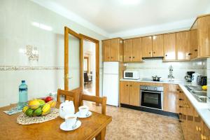 A kitchen or kitchenette at Villa Maria Celia by Villa Plus