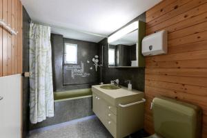 A bathroom at Sonnegg