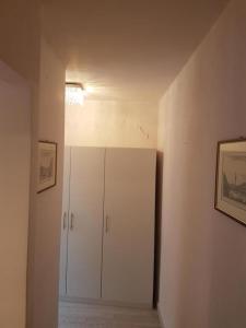 a hallway with white cabinets in a room at Al Portico Guest House in Venice