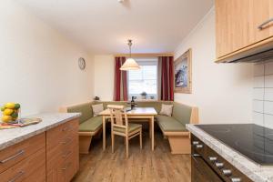 Kuchnia lub aneks kuchenny w obiekcie Appartements Olympia