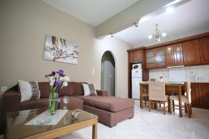 a living room with a couch and a table at Anna's House in Vlikhón +4 photos