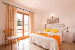 Postel nebo postele na pokoji v ubytování Villa Roig by Villa Plus + 16 fotografií