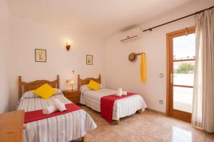 Postel nebo postele na pokoji v ubytování Villa Roig by Villa Plus