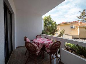 a table and chairs on the balcony of a house at Apartments Ante in Mandre