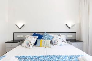Postel nebo postele na pokoji v ubytování Bravissimo Estel B2 S'Agaró + 8 fotografií