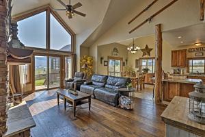 Φωτογραφία από το άλμπουμ του Golf, Ski and Hike Luxe Group Getaway in Granby! σε Granby