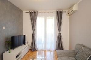 Una televisión o centro de entretenimiento en Unico apartman