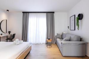 Postel nebo postele na pokoji v ubytování Kentro Luxury Suites