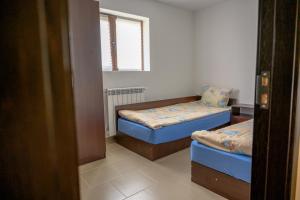 En eller flere senge i et værelse på Къща за гости „ЖОРО и ДАНИ “