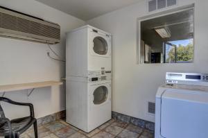 Kjøkken eller kjøkkenkrok på Motel 6-Fort Collins, CO
