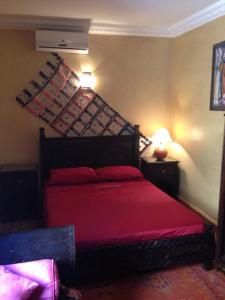 A bed or beds in a room at Riad Hiba