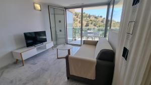 En tv och/eller ett underhållningssystem på Apartamento soleado con terraza privada 44