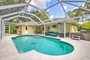 Gallery image of Modern Home with Screened-In Pool 4 Mi to the Beach in Venice