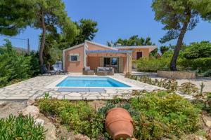 a villa with a swimming pool and a house at Ponderosa in Lixouri