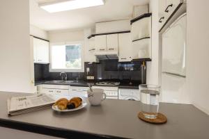 Kuchyňa alebo kuchynka v ubytovaní Bravissimo Estel A8 Penthouse S'Agaró