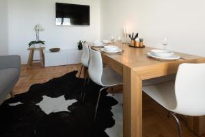 TV a/nebo společenská místnost v ubytování apartmán NA NOC V BOHDANČI
