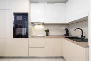 A kitchen or kitchenette at Apartman Stela