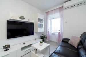 TV a/nebo společenská místnost v ubytování Apartman Stela