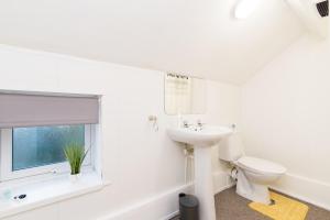 a white bathroom with a toilet and a sink at DD Apartment 8 - Free Parking - Fast Wifi in Castle Donington