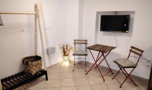 TV a/nebo společenská místnost v ubytování Ilias House