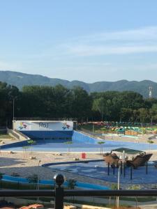 a water park with a large building in the background at Apartman Kentaur Vrnjačka Banja in Vrnjačka Banja