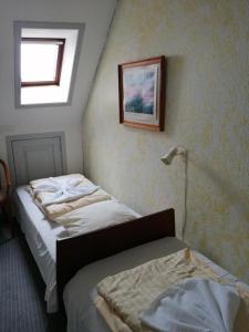 En eller flere senge i et værelse på Det Gamle Hotel Rudkøbing