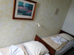 Letto o letti in una camera di Det Gamle Hotel Rudkøbing