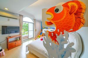 TV a/nebo společenská místnost v ubytování Rainbow Garden B&B
