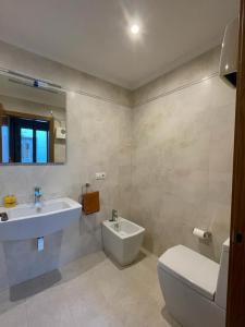 A bathroom at Ático en Cambados