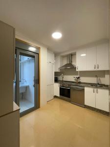 A kitchen or kitchenette at Ático en Cambados