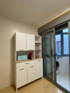 A kitchen or kitchenette at Ático en Cambados