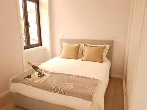 a small bedroom with a bed with a window at Innapartments São Gonçalinho II in Aveiro