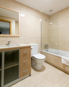 Koupelna v ubytování Sanxenxo Apartamentos 2 habitaciones con piscina, garaje a 150 mt playa Silgar