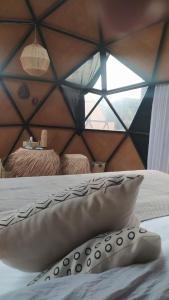 Postel nebo postele na pokoji v ubytování Tatooine Stars Camp