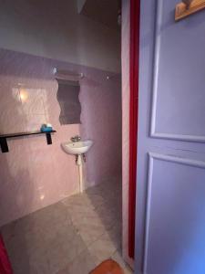 Ванная комната в Dar Relax Hostel, Gorges de Todra