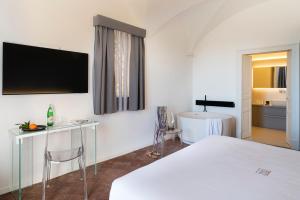 TV a/nebo společenská místnost v ubytování Ramo d'Aria Etna Boutique Hotel