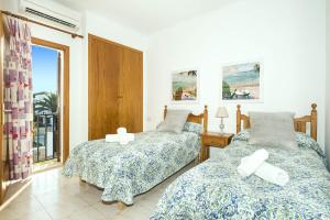 Postel nebo postele na pokoji v ubytování Villa Roca Viva by Villa Plus + 24 fotografií