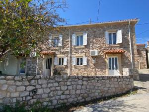 Το κτήριο όπου στεγάζεται  το διαμέρισμα