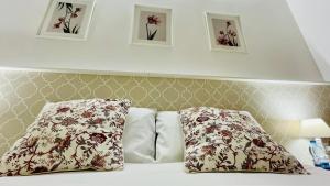 Un pat sau paturi într-o cameră la Domus Bianca Lancia