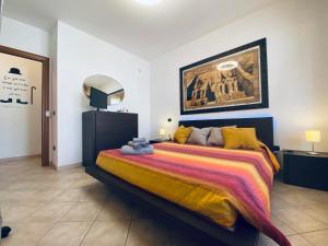 Tempat tidur dalam kamar di F&G 71100 - luminosissimo in zona tranquilla e riservata - box auto privato su richiesta