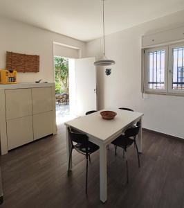 A kitchen or kitchenette at Terra dei Plautii