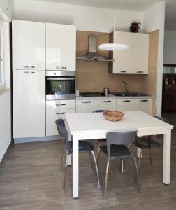 A kitchen or kitchenette at Terra dei Plautii